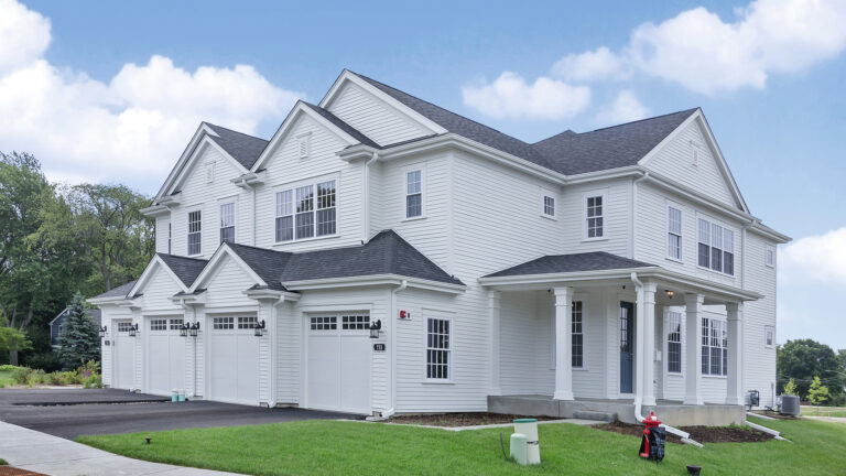 Roslyn Meadows townhome in Barrington, IL – front exterior