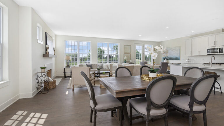 Roslyn Meadows townhome in Barrington, IL – dining room