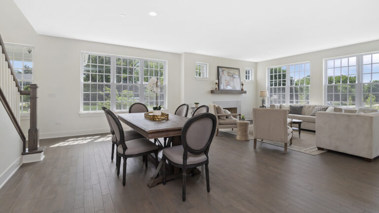 Roslyn Meadows townhome in Barrington, IL – dining room