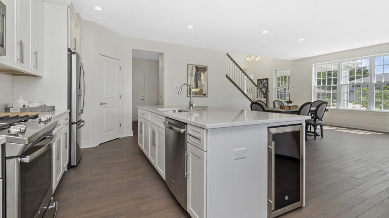 Roslyn Meadows townhome in Barrington, IL – kitchen