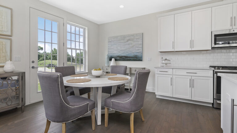Roslyn Meadows townhome in Barrington, IL – breakfast area