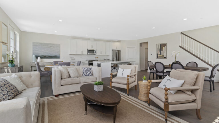Roslyn Meadows townhome in Barrington, IL – family room
