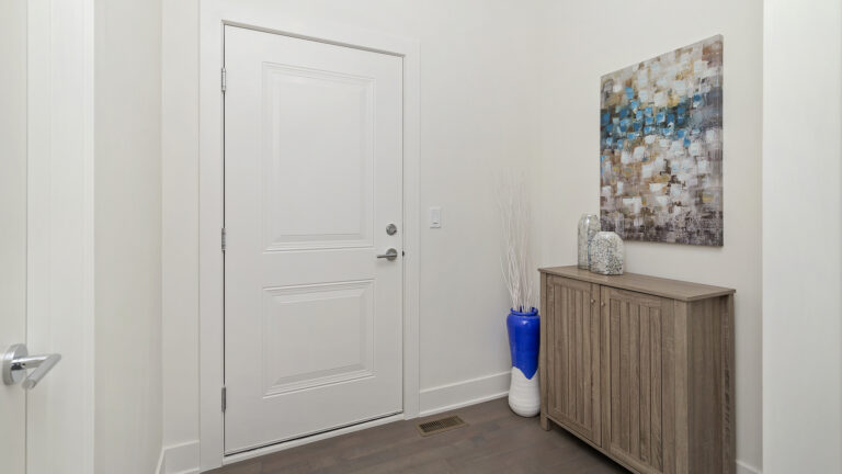 Roslyn Meadows townhome in Barrington, IL – mudroom