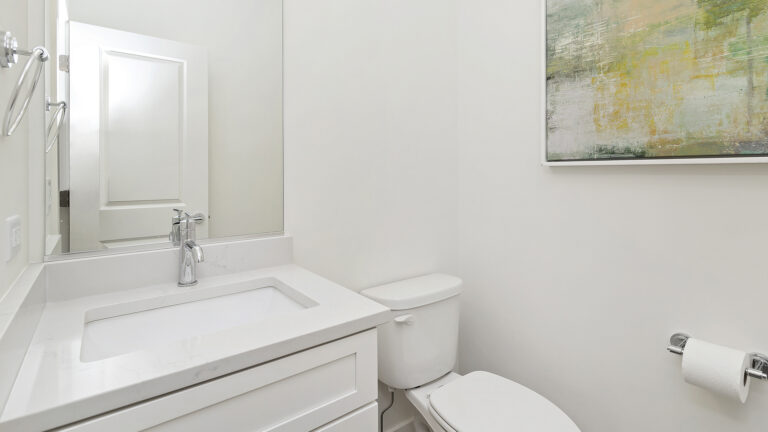 Roslyn Meadows townhome in Barrington, IL – bathroom